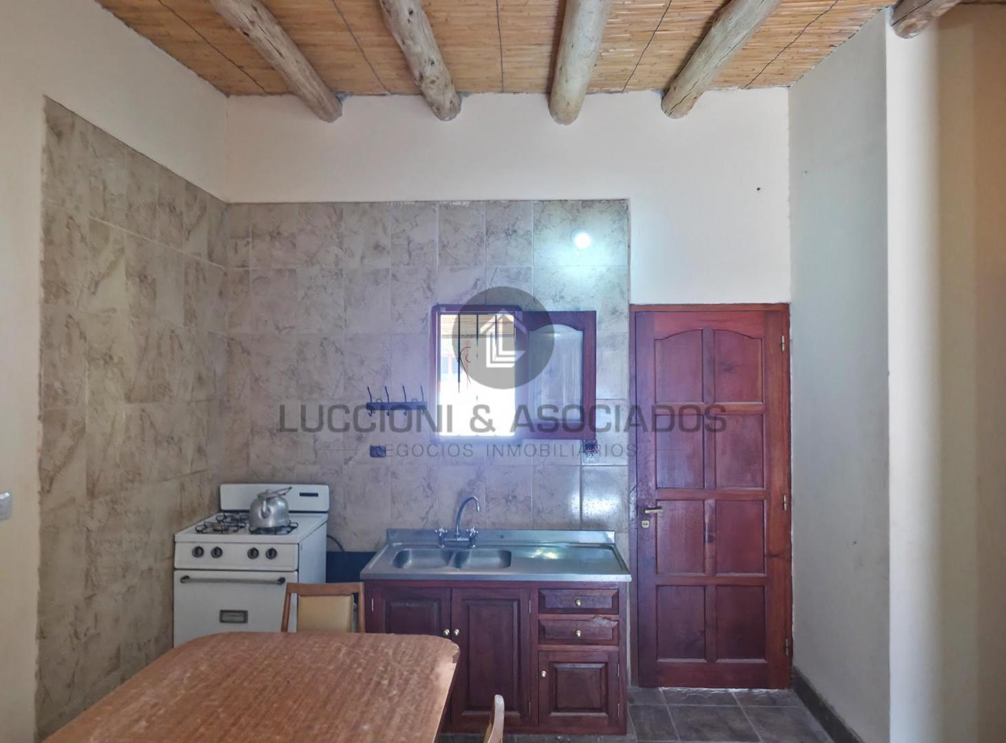 Foto de EN VENTA - OPORTUNIDAD IDEAL INVERSIÓN! CASA PRINCIPAL + TRES SUITES, imagen 4