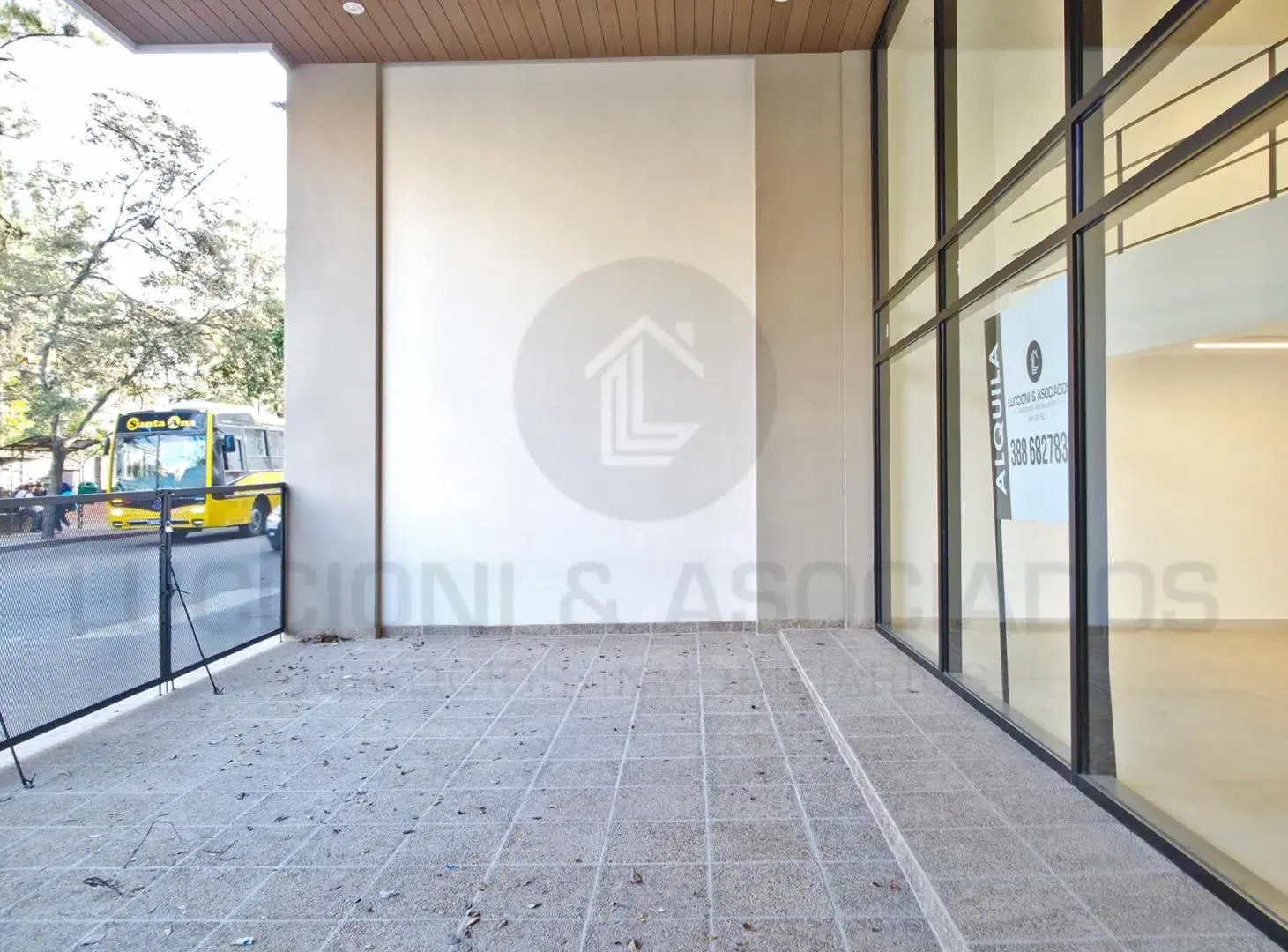 EN ALQUILER - EXCLUSIVO LOCAL COMERCIAL A ESTRENAR - SALTA 1315 2
