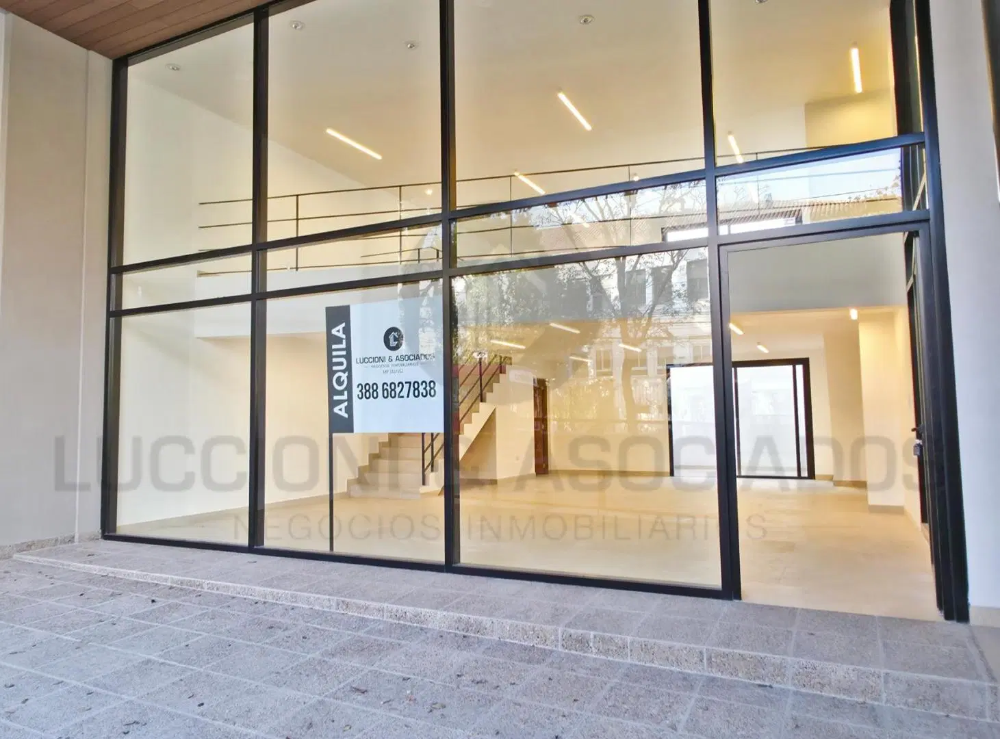 EN ALQUILER - EXCLUSIVO LOCAL COMERCIAL A ESTRENAR - SALTA 1315 3