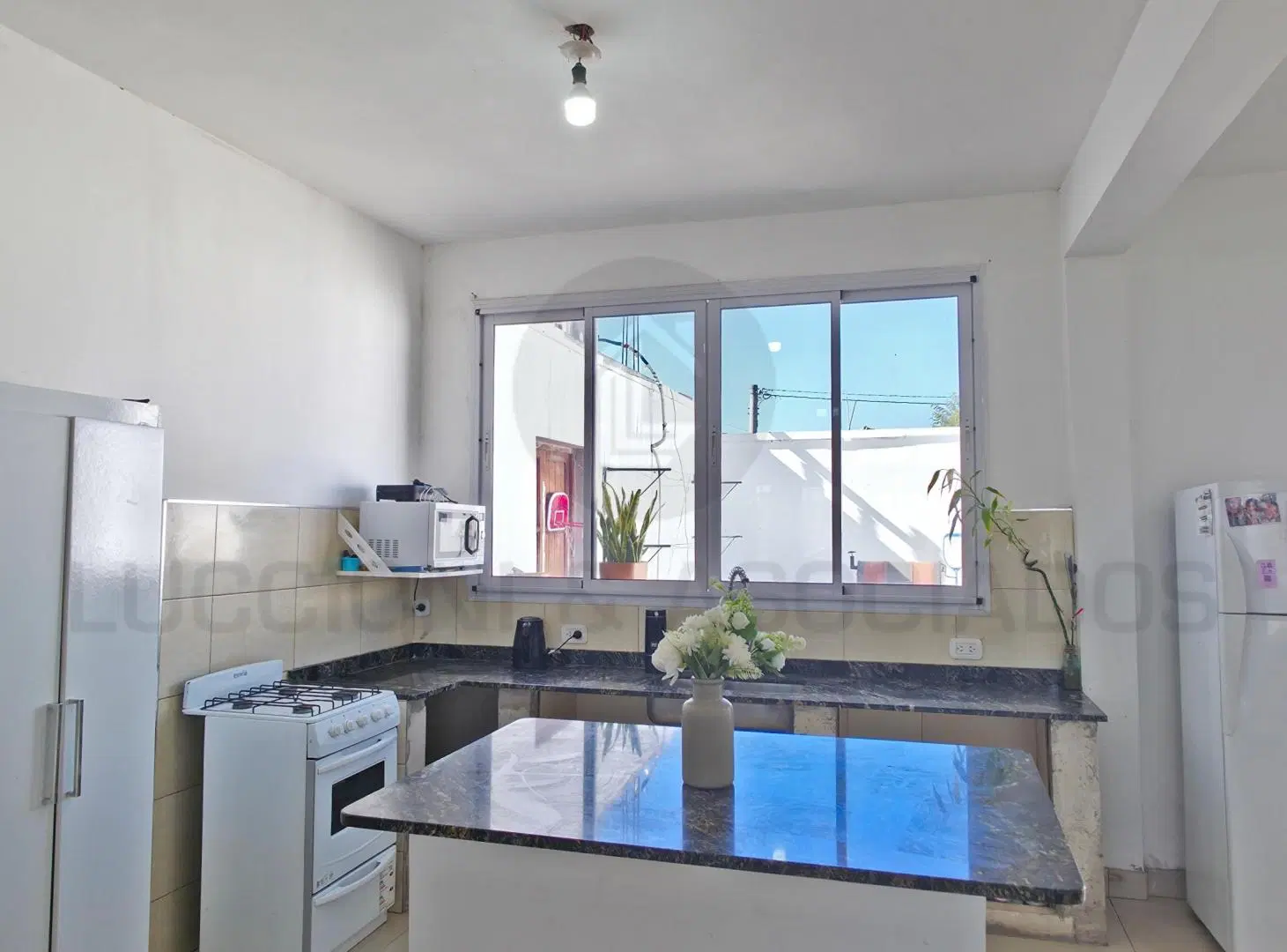 EN VENTA - HERMOSA CASA DE AMBIENTES EXTRA AMPLIOS Y GRAN LUMINSIDAD - PALPALÁ 3