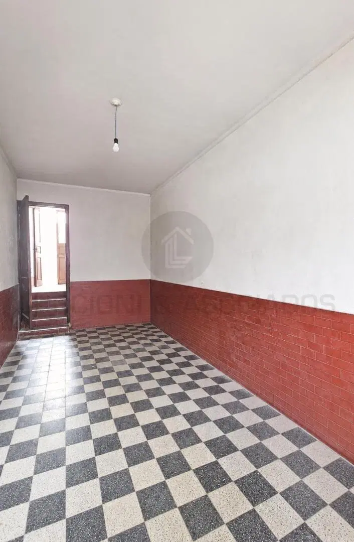 EN ALQUILER - AMPLIA PROPIEDAD USO COMERCIAL - CALLE OTERO 5
