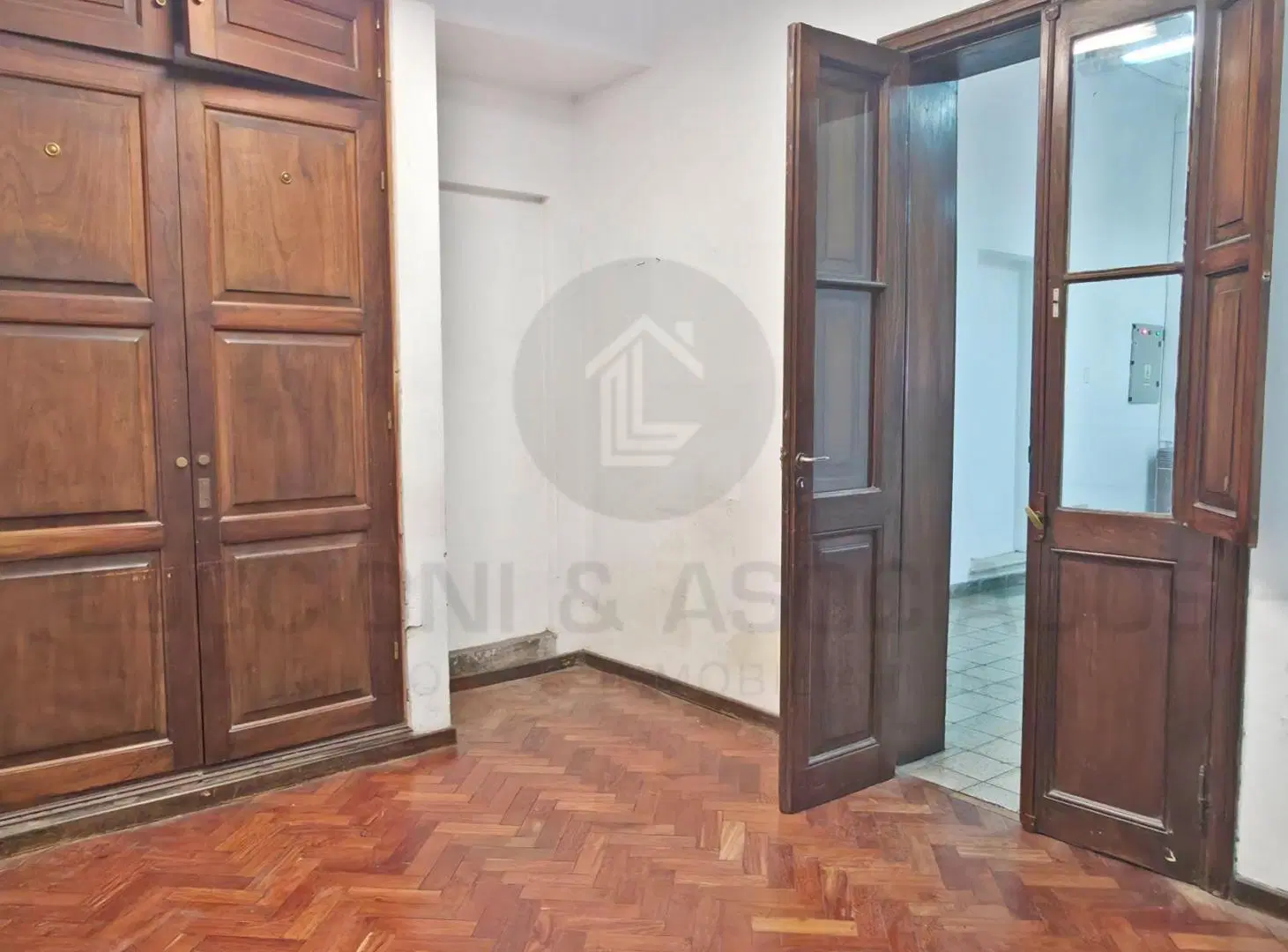 EN ALQUILER - AMPLIA PROPIEDAD USO COMERCIAL - CALLE OTERO 4