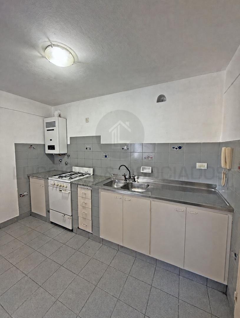 Foto de EN ALQUILER - HERMOSO DEPARTAMENTO CENTRICO - GÜEMES 934, imagen 2