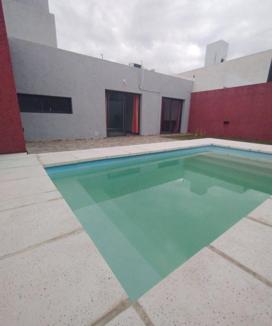 Foto de Alquiler en Manantiales. Casa 3 dormitorios con pileta y parrilla, imagen 4