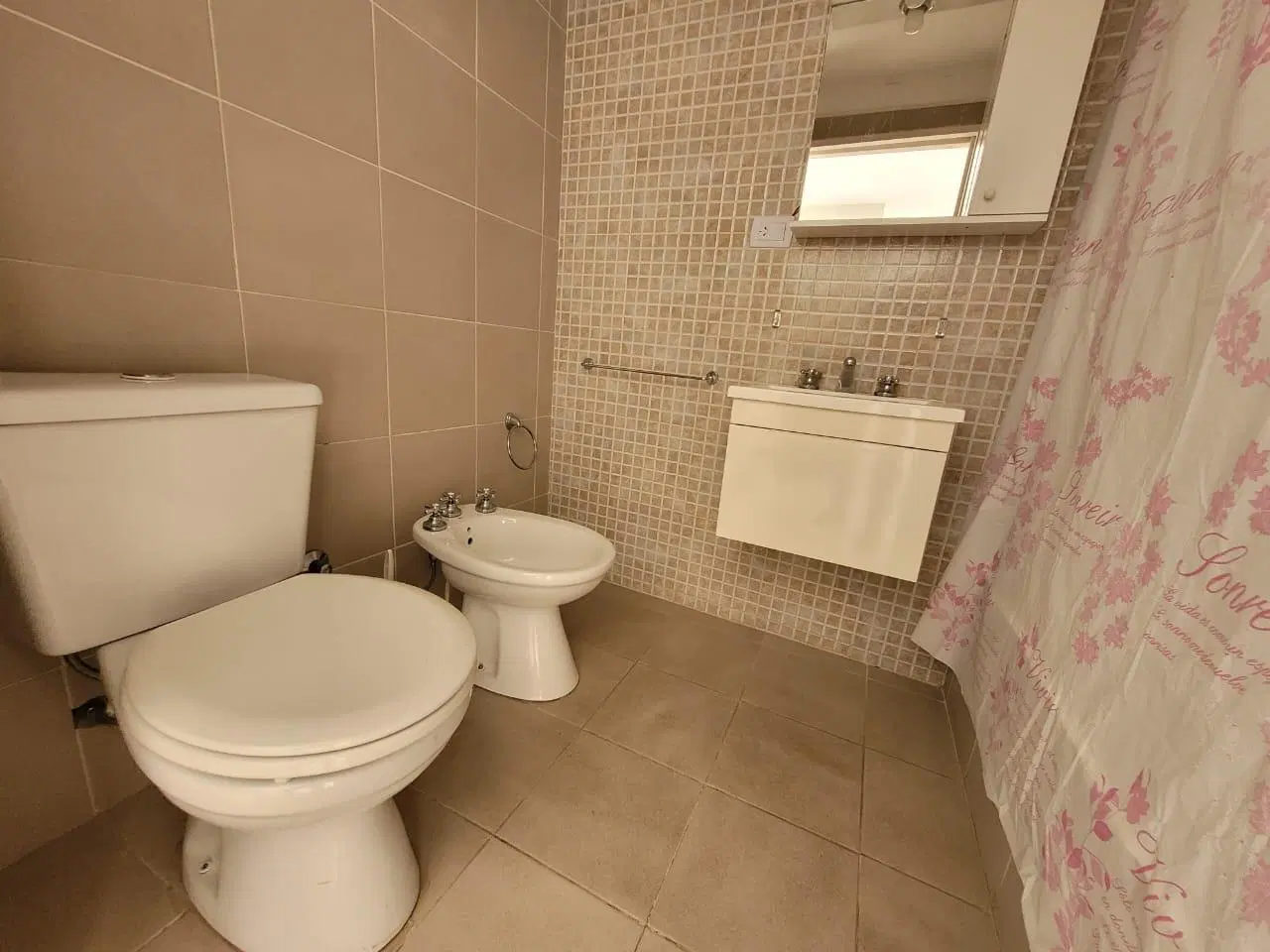 VENTA DEPARTAMENTO 2 AMBIENTES CON BALCON Y COCHERA PARQUE CHAS 4