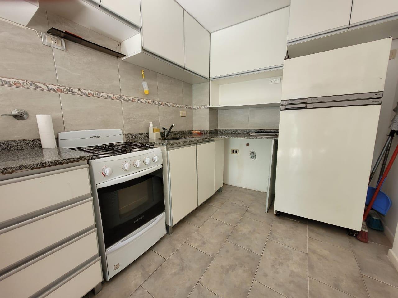 Foto de VENTA DEPARTAMENTO 2 AMBIENTES CON BALCON Y COCHERA PARQUE CHAS, imagen 3
