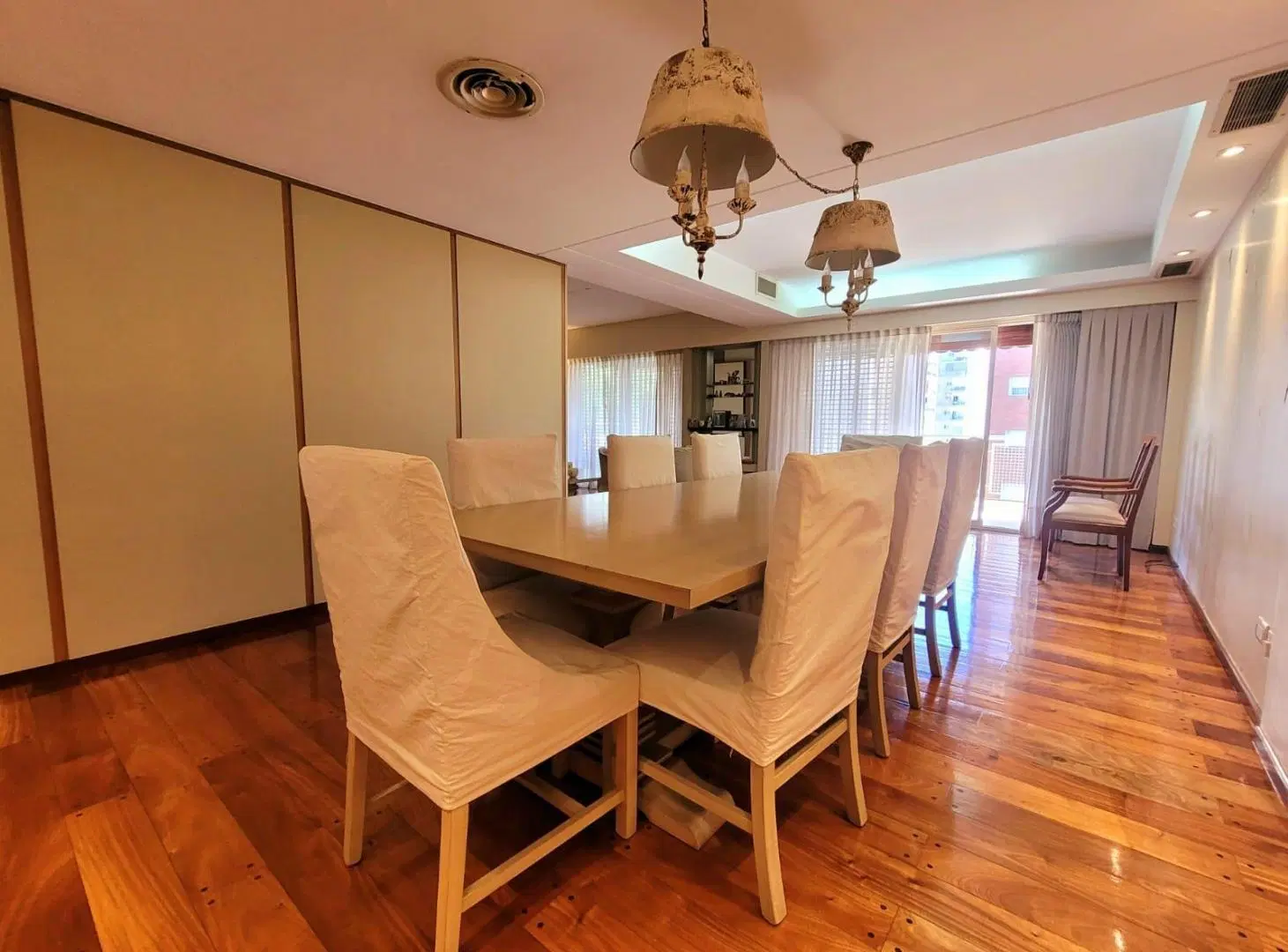VENTA DEPARTAMENTO 4 AMBIENTES + DEPENDENCIA + 2 COCHERAS + BAULERA FLORES 3