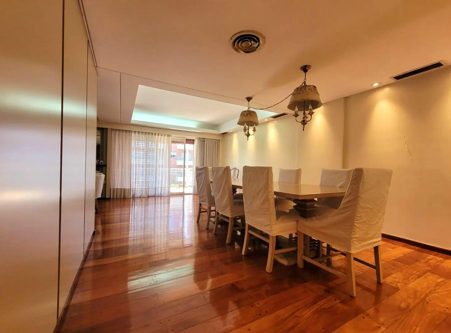 VENTA DEPARTAMENTO 4 AMBIENTES + DEPENDENCIA + 2 COCHERAS + BAULERA FLORES 4