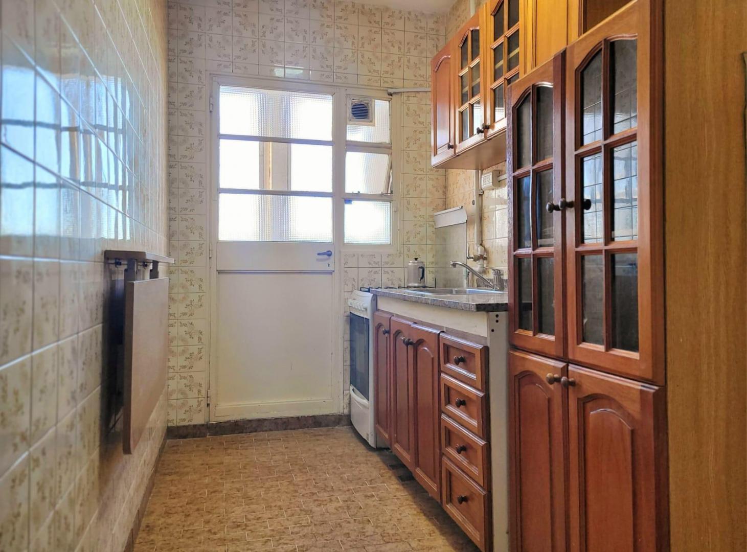 Foto de VENTA DEPARTAMENTO 3 AMBIENTES + ESCRITORIO - BALCON - LAVADERO VILLA, imagen 5