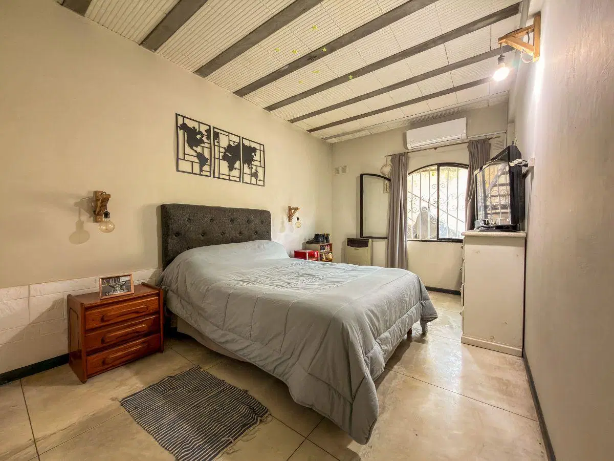 Departamento 3 Amb en PB con 2 Cocheras- Sin Expensas- B° El Mirador 4