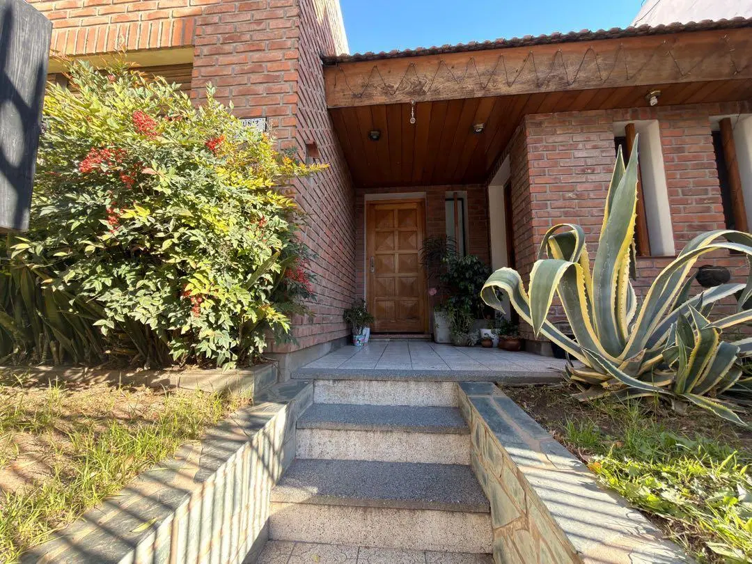 Chalet de Categoría en Luján | Av. Dr. Muñiz y Mariano Moreno 2