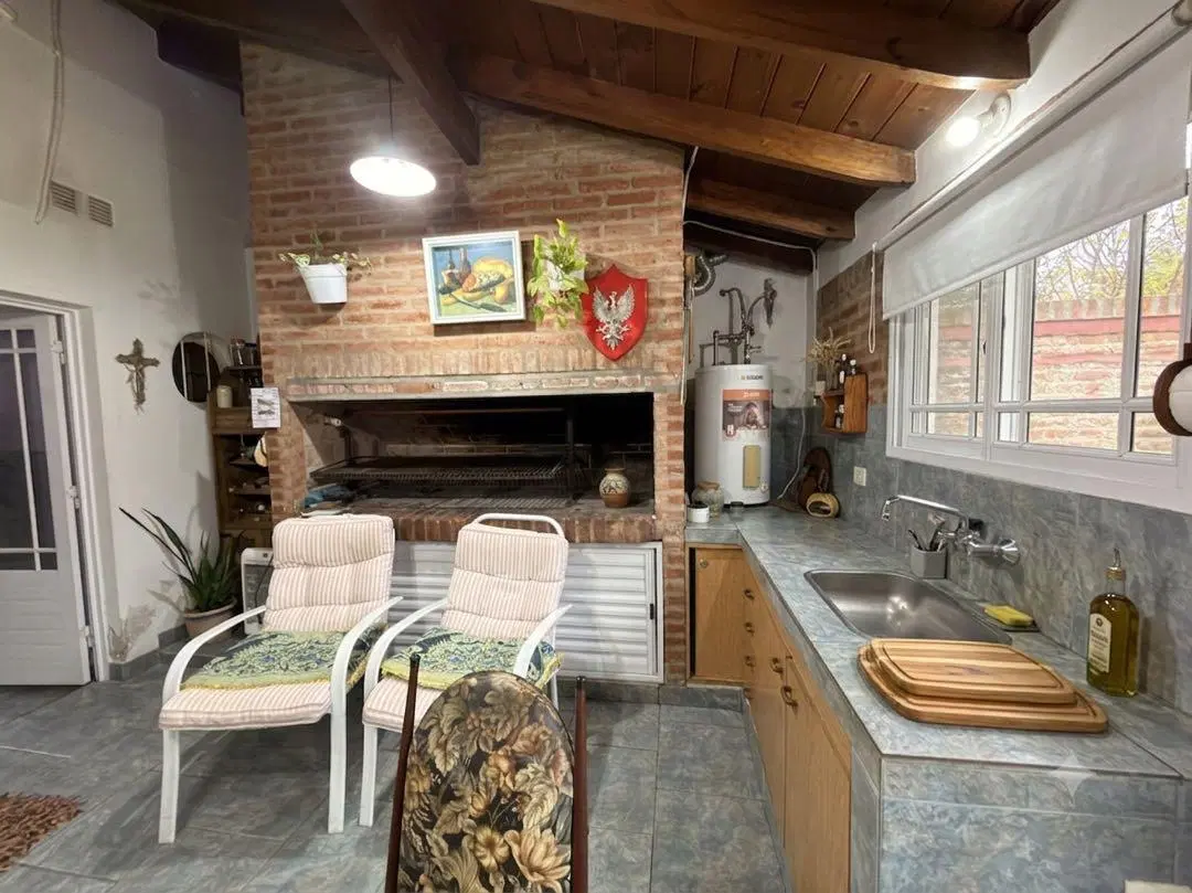 Casa EN VENTA- BARRIO SANTA ELENA 1
