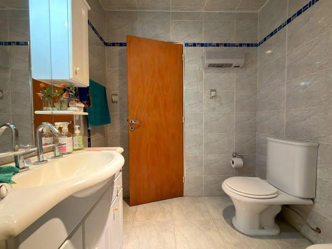 Casa EN VENTA- BARRIO SANTA ELENA 8