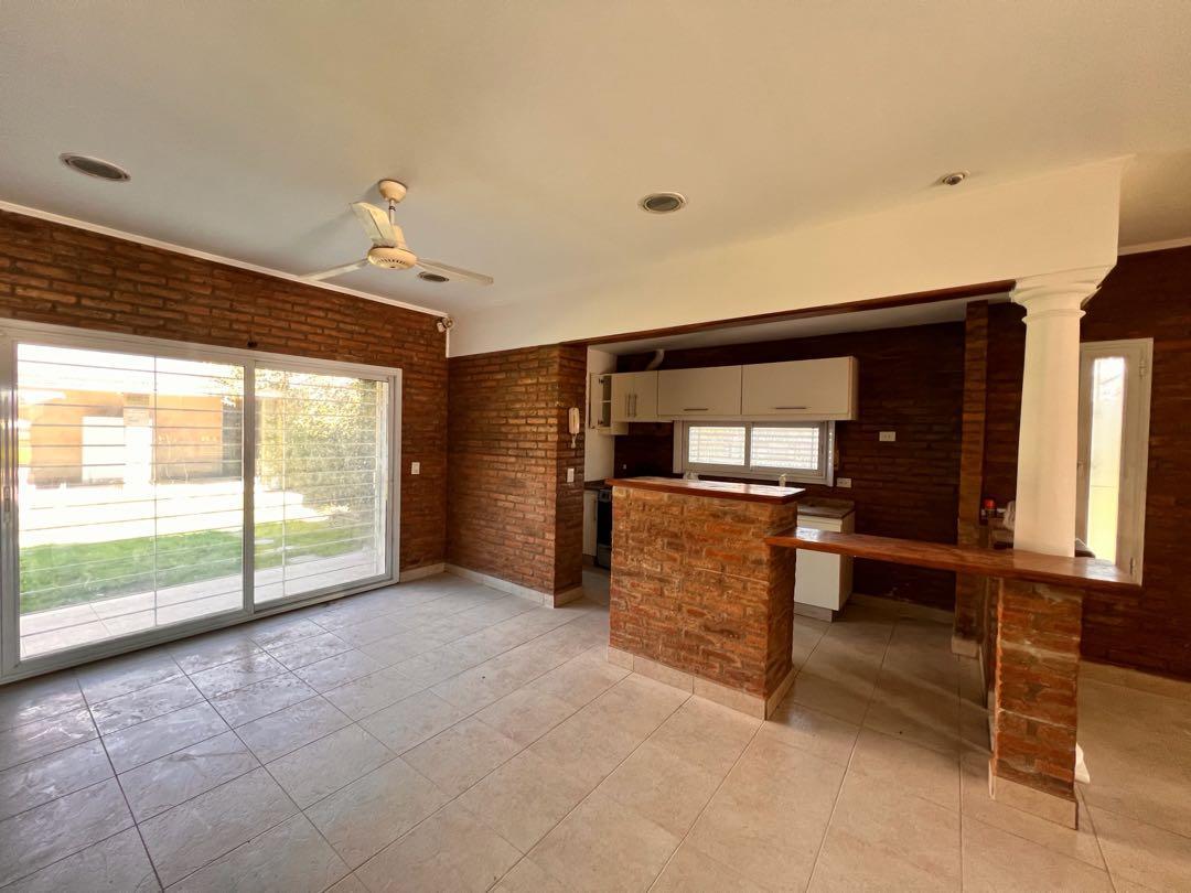 Foto de Casa en VENTA 4 ambientes FRENTE A LA PLAZOLETA, imagen 5