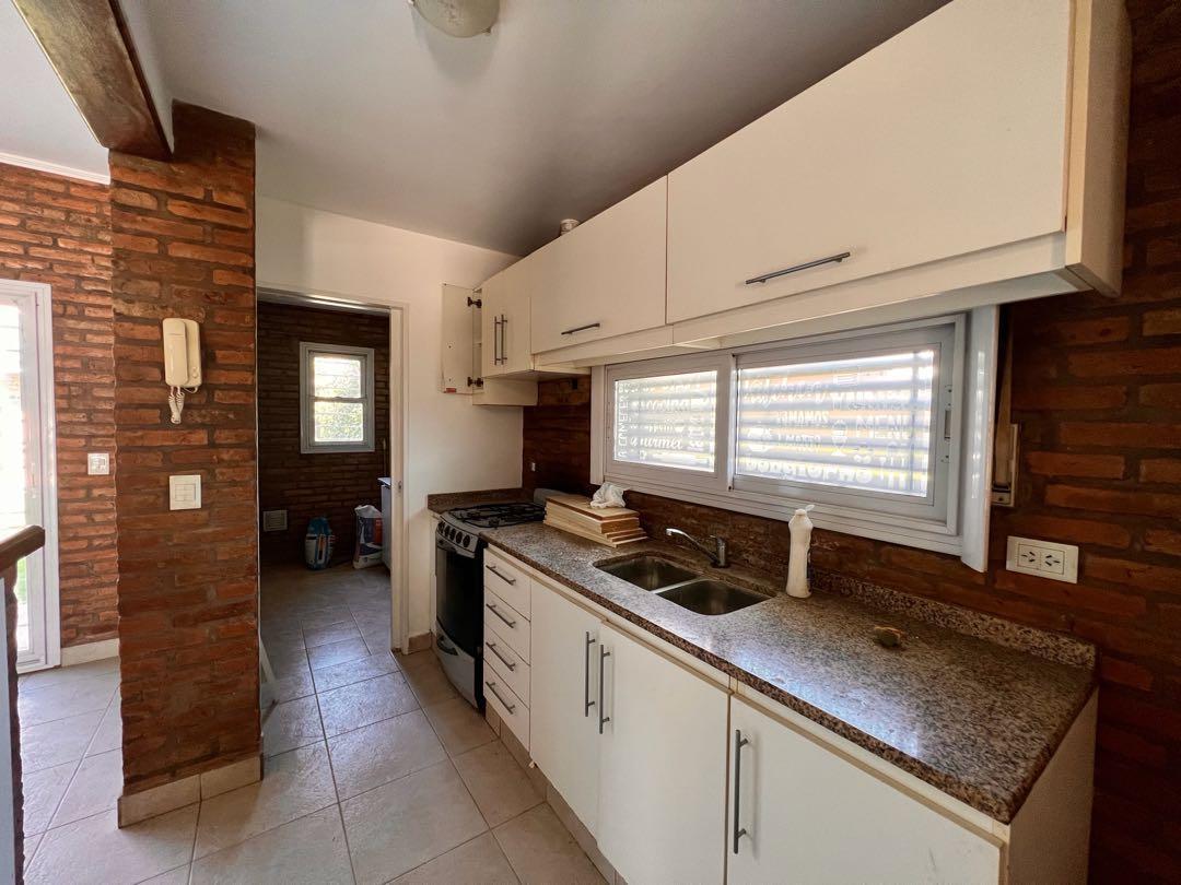 Foto de Casa en VENTA 4 ambientes FRENTE A LA PLAZOLETA, imagen 3