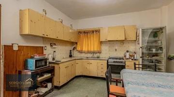 Dos Locales Casa en VENTA en block