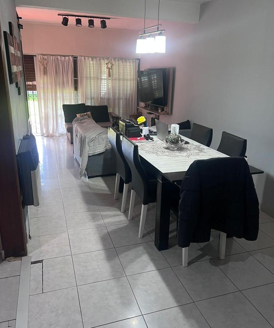 Foto de Casa en venta en Villa Tesei con pileta, quincho y doble cochera, imagen 1