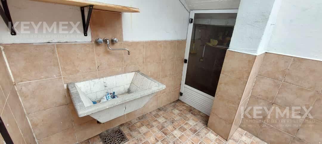 Foto de VENTA DE CASA CON LOCAL Y GARAGE 5 AMB EN ISIDRO CASANOVA, imagen 2