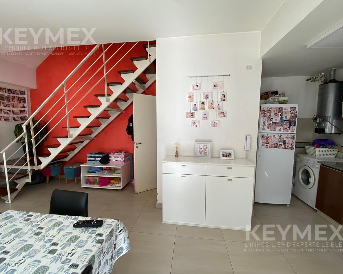 Duplex 3 ambientes, con jardin y parrilla, cochera individual, en 2 plantas, Apto credito.