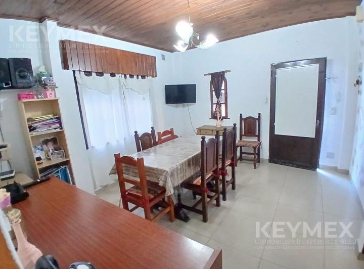 Foto de VENTA CASA EN MORON CON PARQUE DE 3 AMB Y COCHERA 4 AUTOS, imagen 4