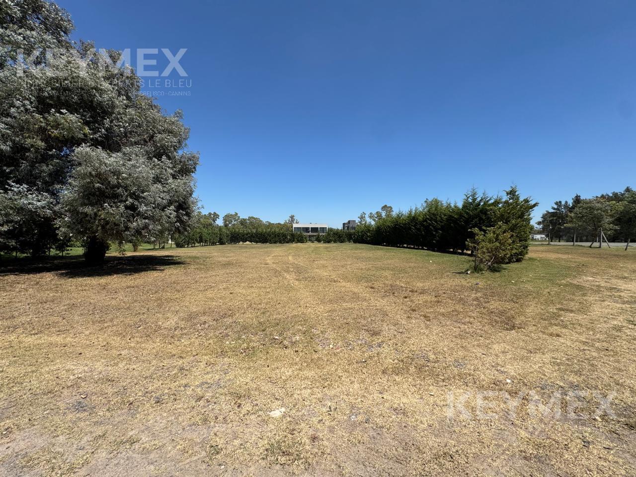 Terreno interno en venta en Las Casuarinas del Pilar Club de Campo