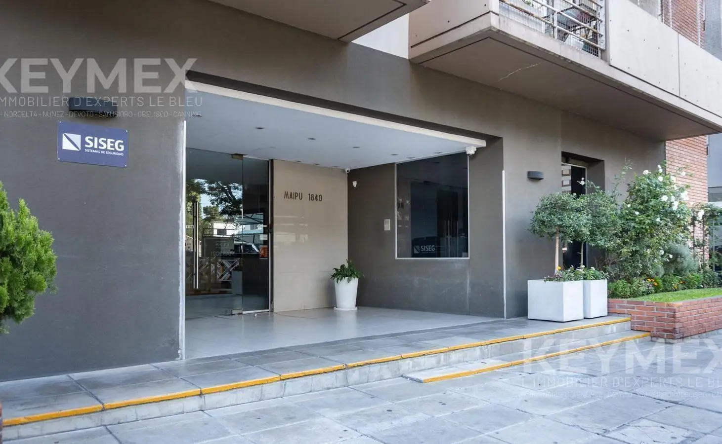 Venta Departamento 4 ambientes mas monoambiente independiente en terraza propia, vista al rio.- 2