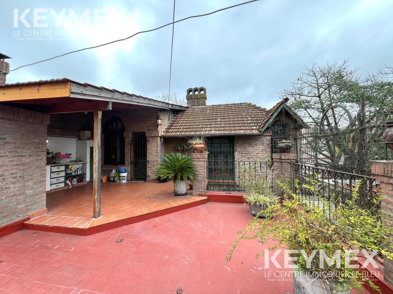 Casa 2 plantas, Ramos Mejia. 6 ambientes, Amplio Jardin,Terraza con Parrilla y Cochera. Apto Credito 4