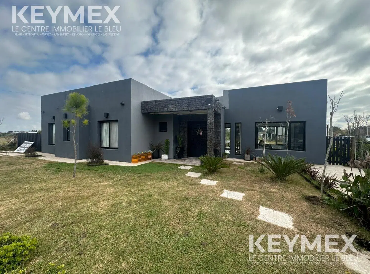 Casa 5 Ambientes, Uribelarrea. Piscina, Galería c/Parrilla y gran parque 2