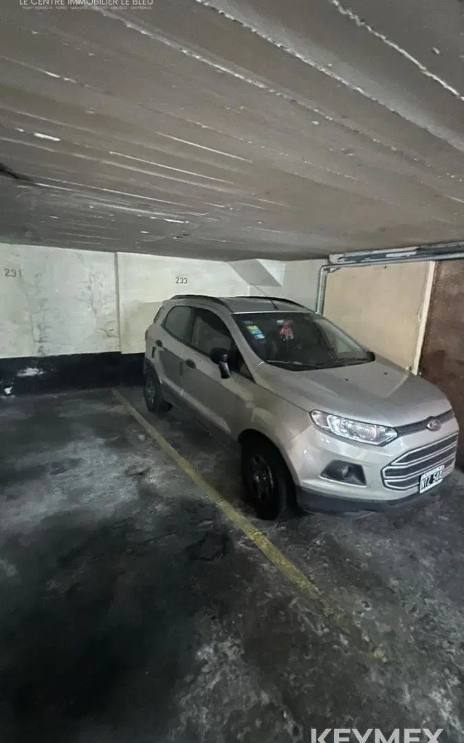 Cochera en Barrio Balvanera. Muy comoda y bien ubicada. Barrio muy comercial. Oportunidad! 8