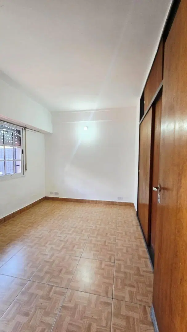 Departamento 2 amb.con patio en Alquiler Lomas del Mirador 2