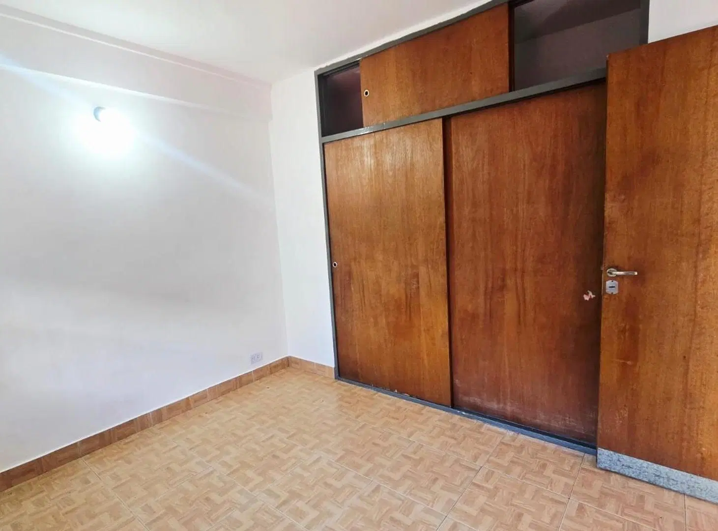 Departamento 2 amb.con patio en Alquiler Lomas del Mirador 4