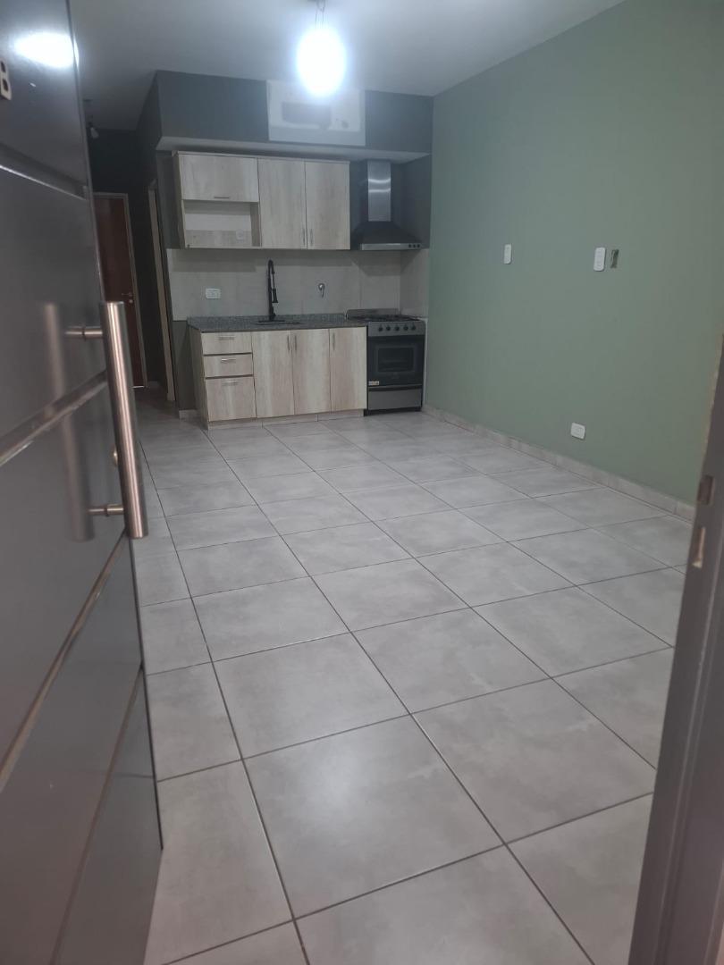 Foto de Departamento 2 amb. pb c/ patio Alquiler Villa Luzuriaga, imagen 3