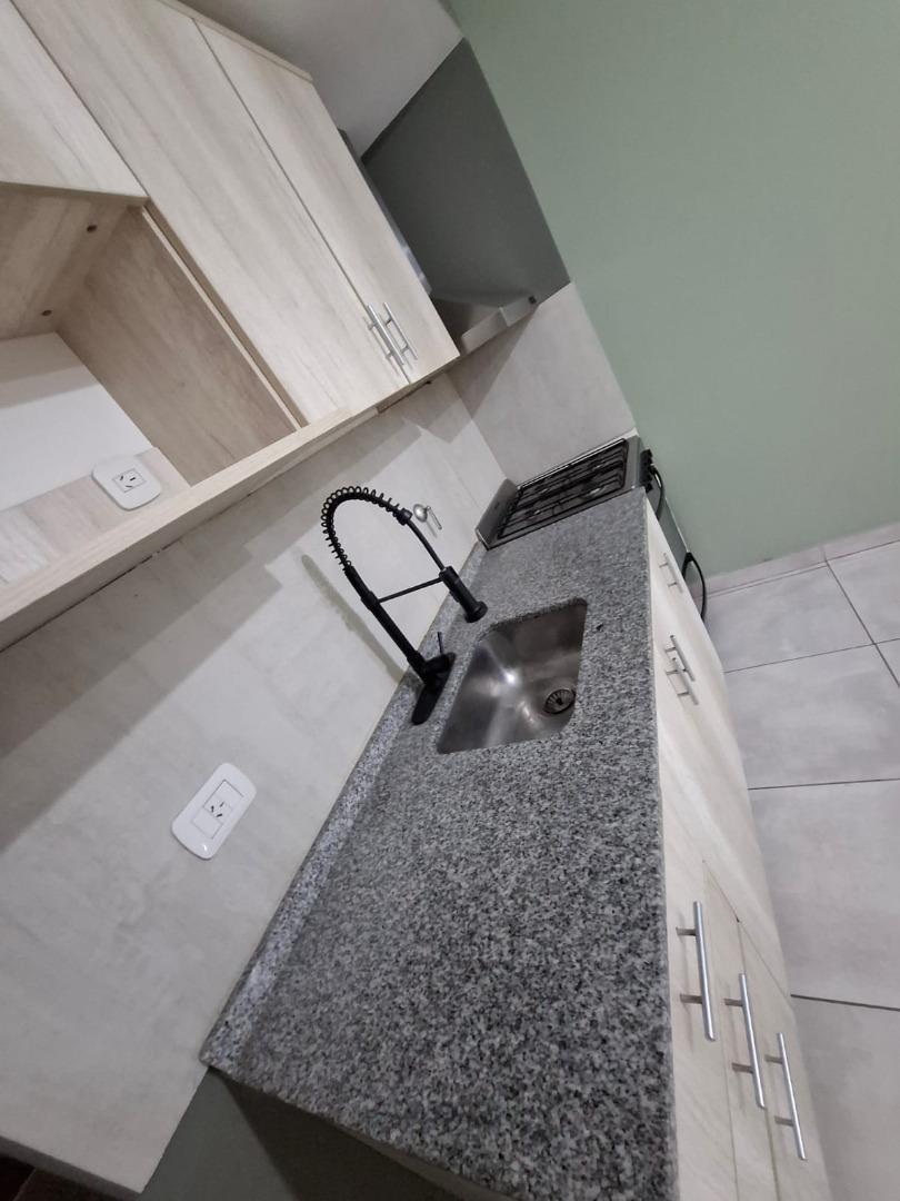 Foto de Departamento 2 amb. pb c/ patio Alquiler Villa Luzuriaga, imagen 2