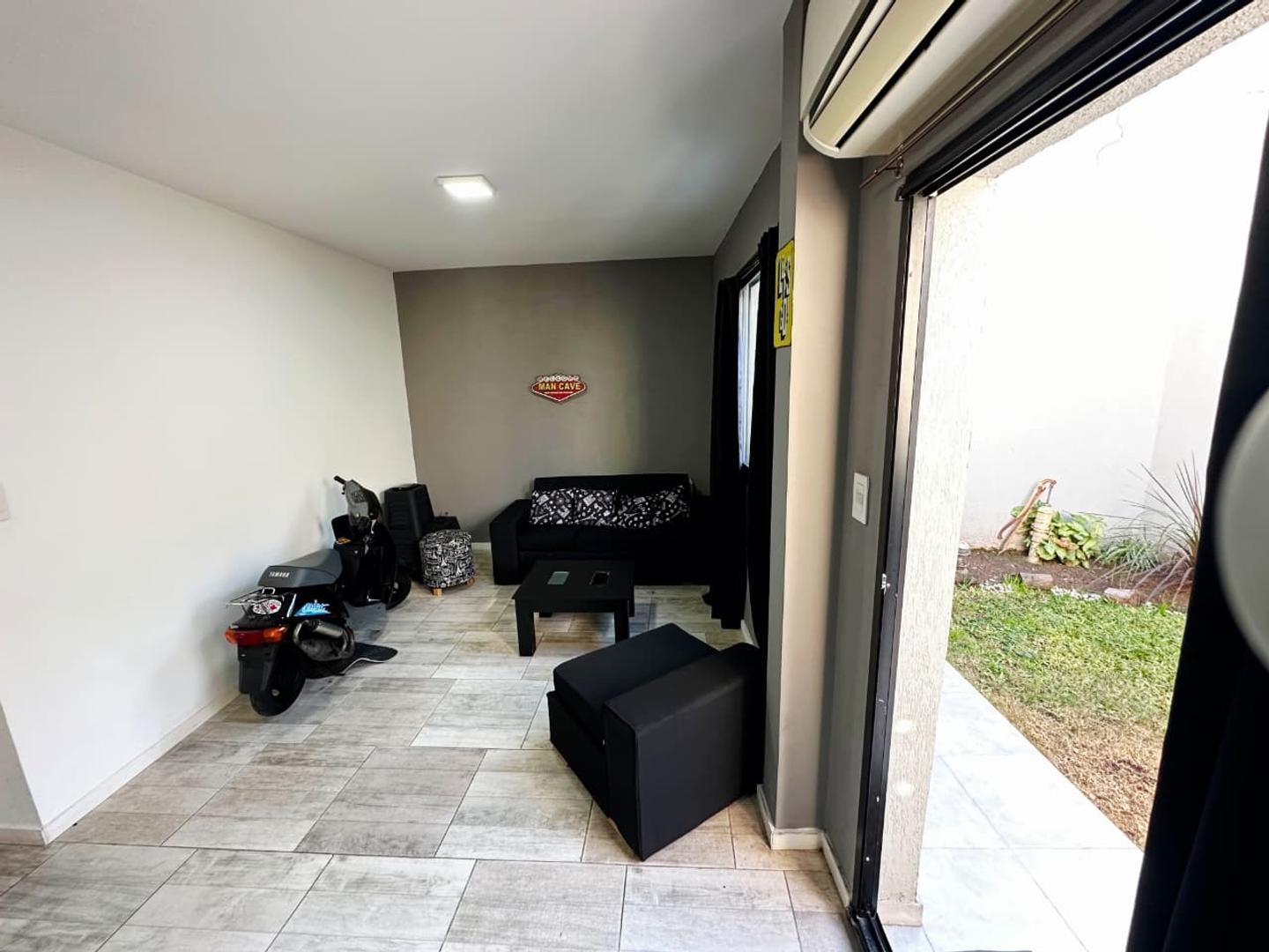 Foto de PH 3 ambientes con patio Venta en Lomas del Mirador, imagen 3