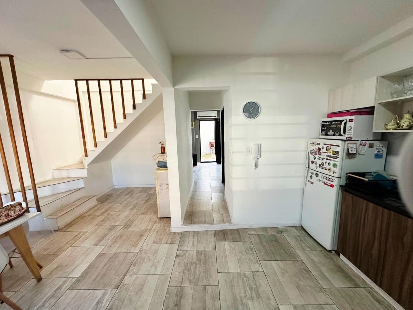 Foto de PH 3 ambientes con patio Venta en Lomas del Mirador, imagen 1