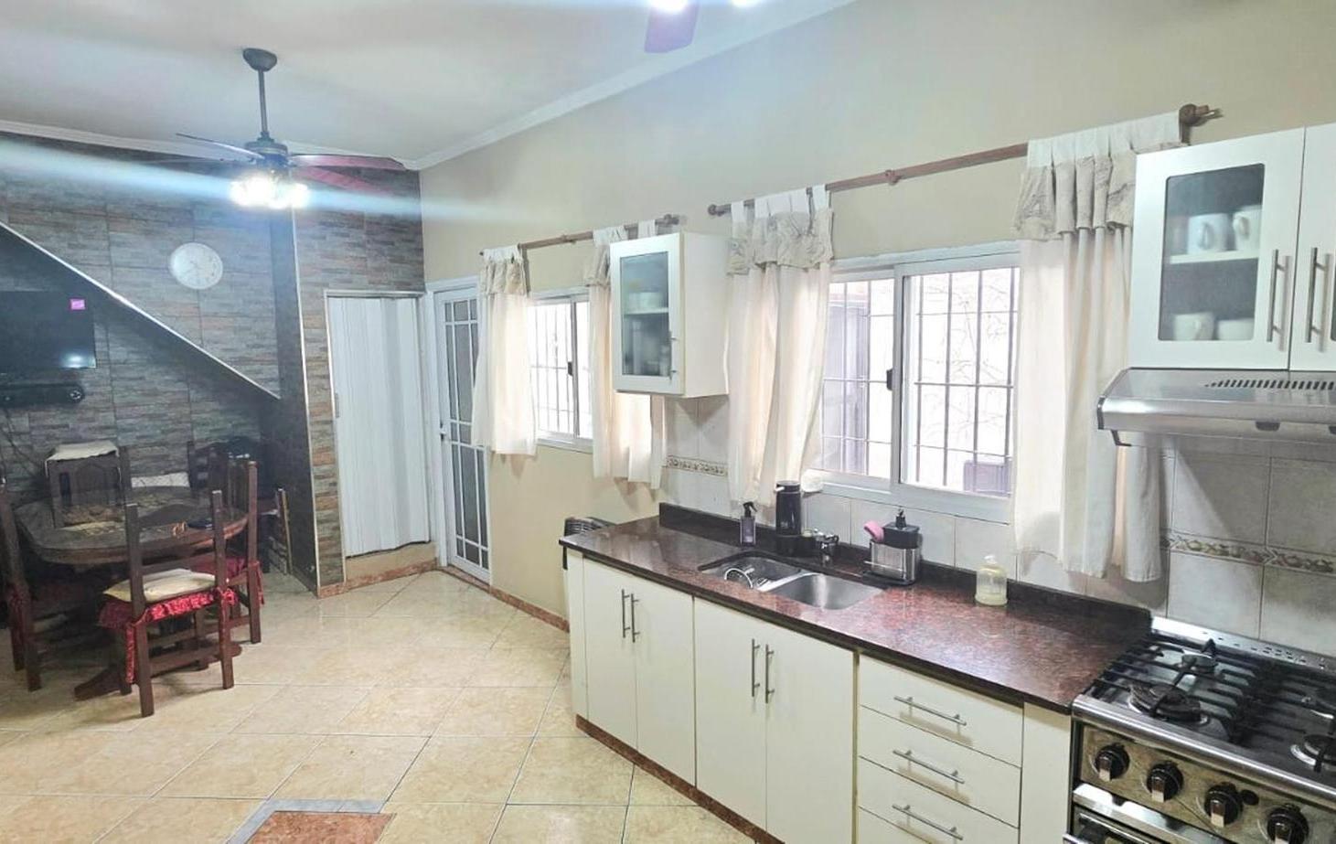 Foto de CASA EN VENTA 4 AMBIENTES CON COCHERA EN SAN JUSTO, imagen 1