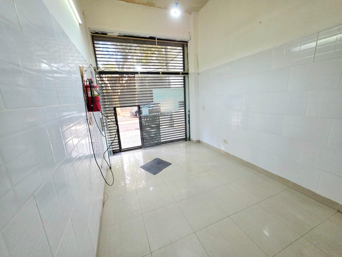 Foto de Local a la calle en Venta en Ramos Mejia, imagen 4