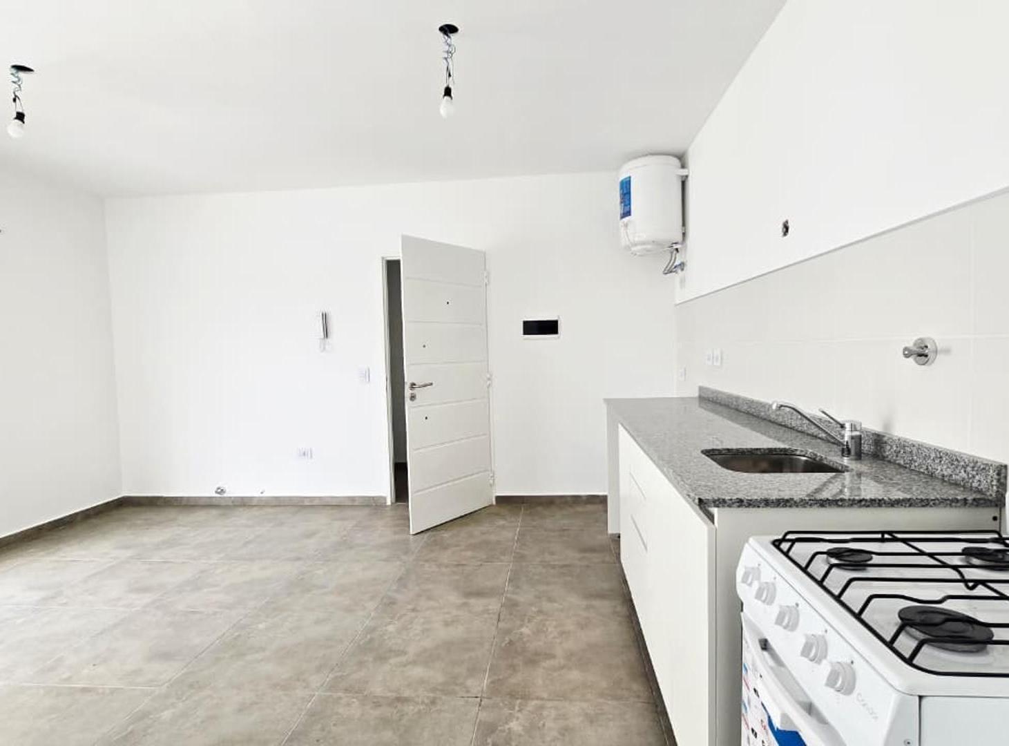 Foto de Departamento ,Alquiler 2 amb.C/terraza , Villa Luzuriaga.-, imagen 3