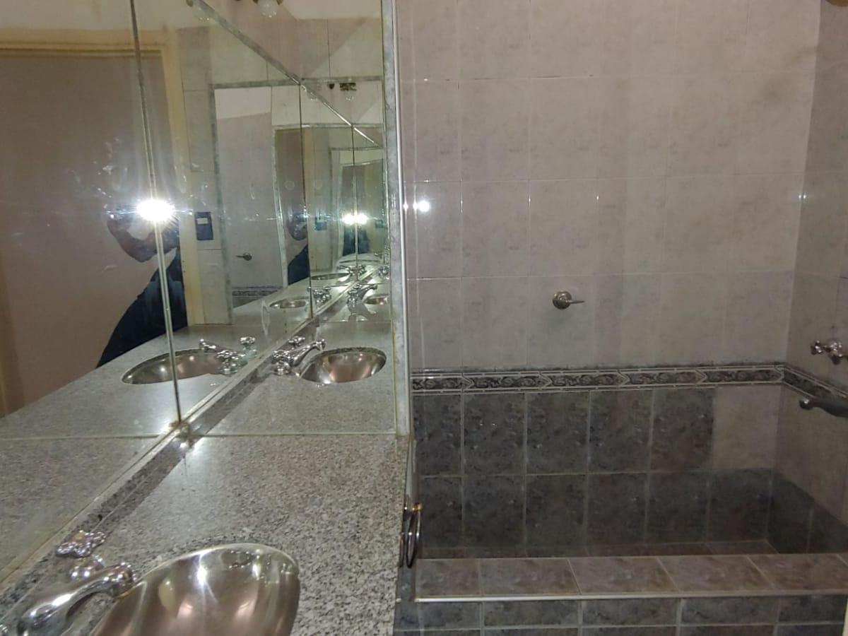 Casa en venta en Alta Córdoba 3 o 4 dorm, garage doble, patio! 