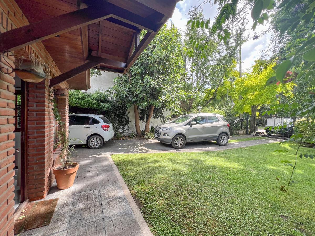 Chalet de 4 Ambientes C/ Cochera Zona Barrio La Florida 2
