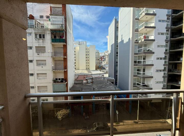 HERMOSO DEPARTAMENTO DE 2 AMB CON BALCON - ZONA ALDREY! 4
