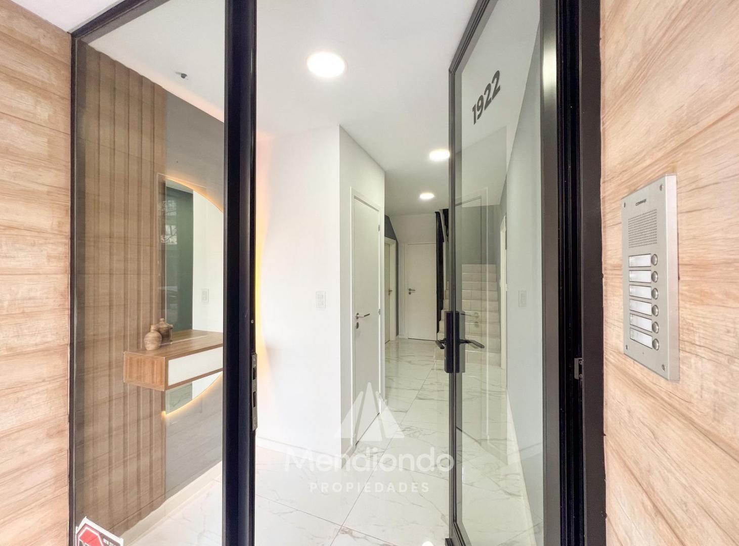 Depto 1 amb y medio tipo LOFT a la calle de 33m2 aprox. Rawson y Arenales, Shopping Aldrey.