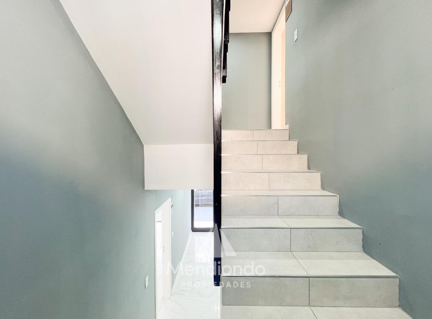 Depto 1 amb y medio tipo LOFT a la calle de 33m2 aprox. Rawson y Arenales, Shopping Aldrey.