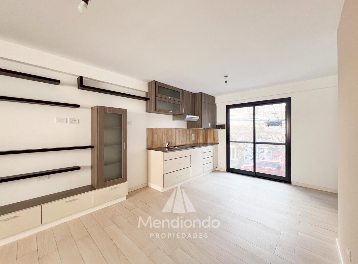 Depto 1 amb y medio tipo LOFT a la calle de 33m2 aprox. Rawson y Arenales, Shopping Aldrey.