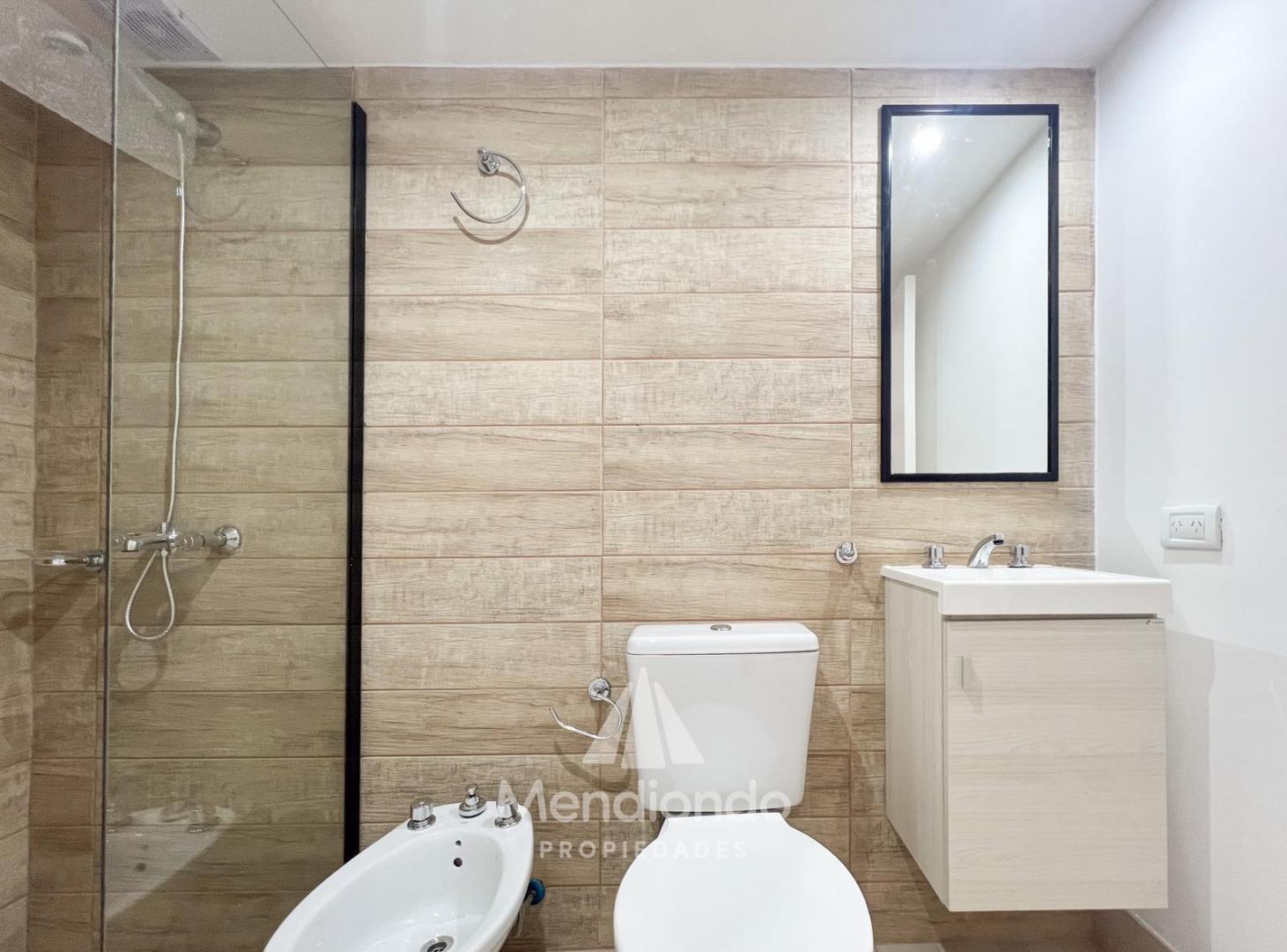 Depto 1 amb y medio tipo LOFT a la calle de 33m2 aprox. Rawson y Arenales, Shopping Aldrey.