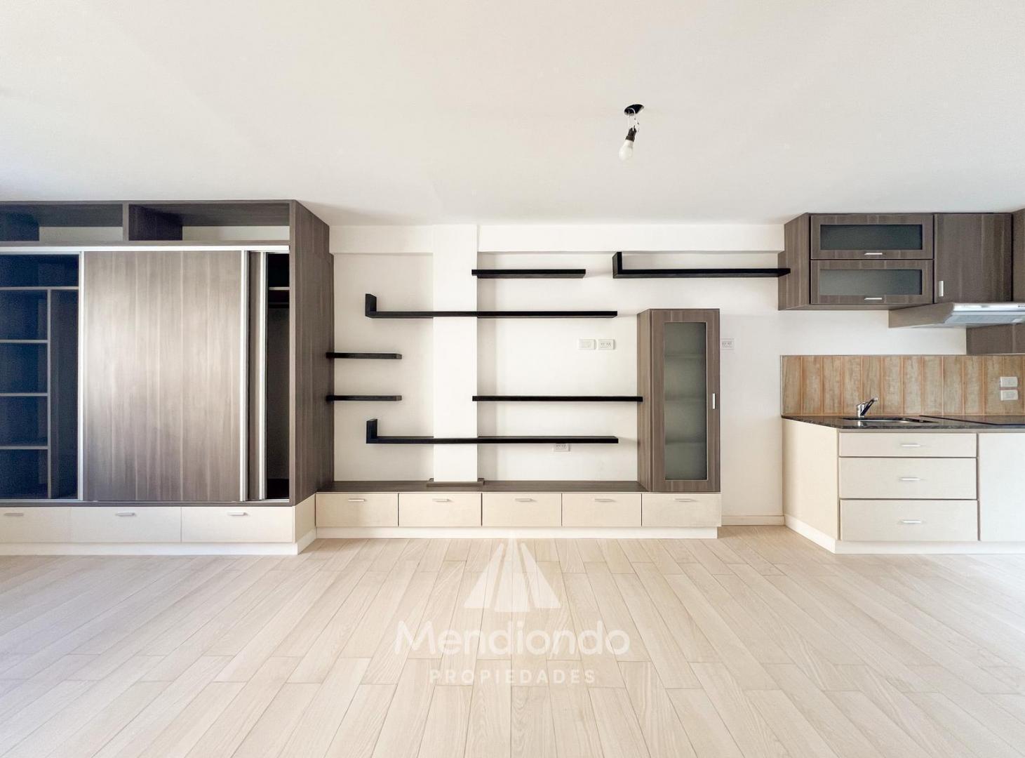Depto 1 amb y medio tipo LOFT a la calle de 33m2 aprox. Rawson y Arenales, Shopping Aldrey.