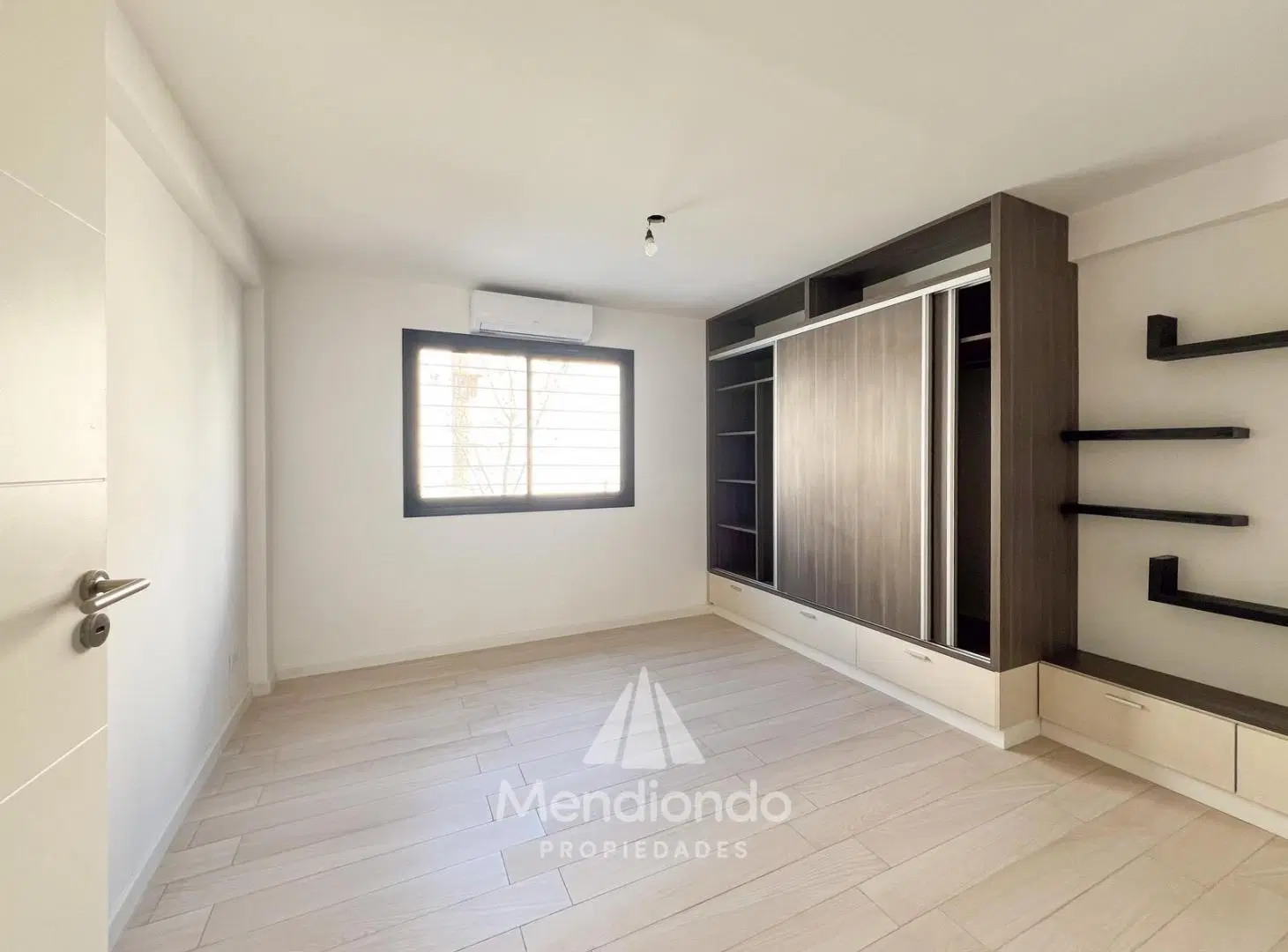 Depto 1 amb y medio tipo LOFT a la calle de 33m2 aprox. Rawson y Arenales, Shopping Aldrey. 3