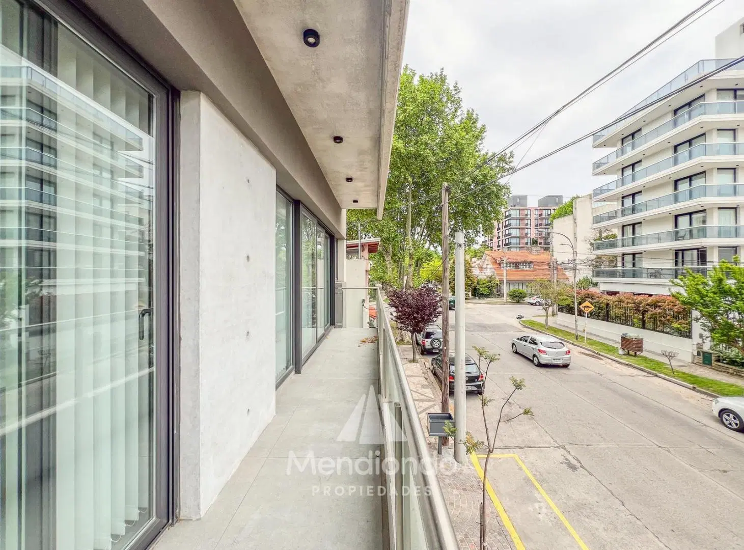 Piso a Estrenar 4 amb. con cochera y terraza con parrilla en Zona Güemes / Los Troncos 2