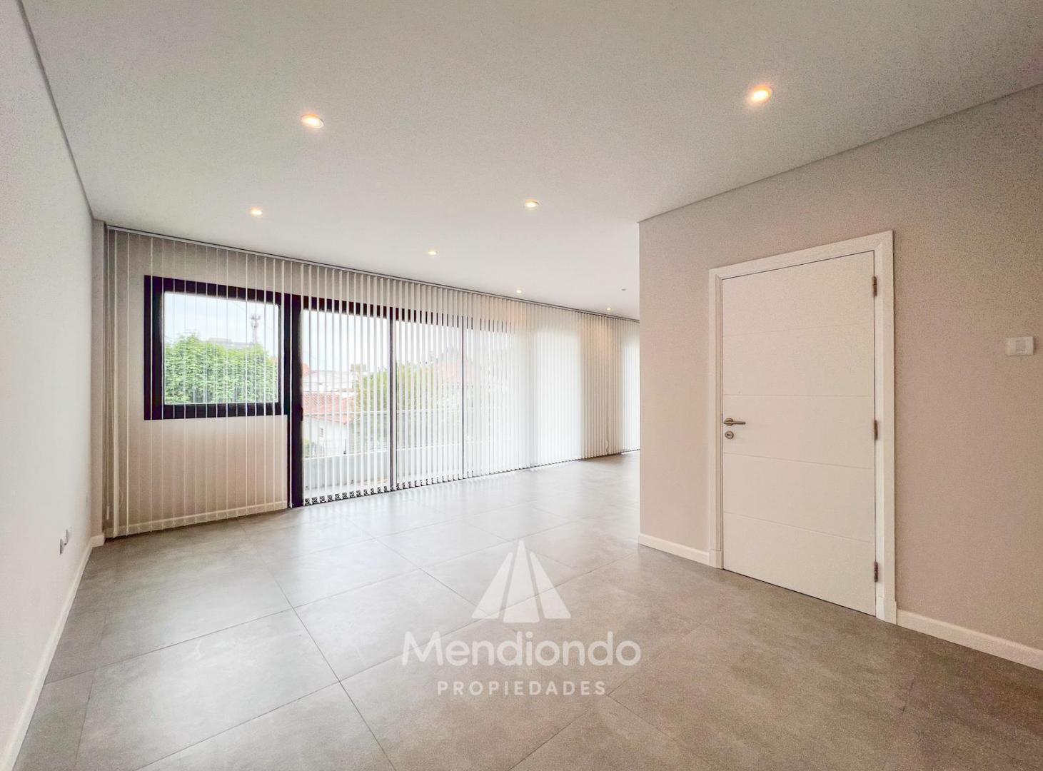 Piso a Estrenar 4 amb. con cochera y terraza con parrilla en Zona Güemes / Los Troncos