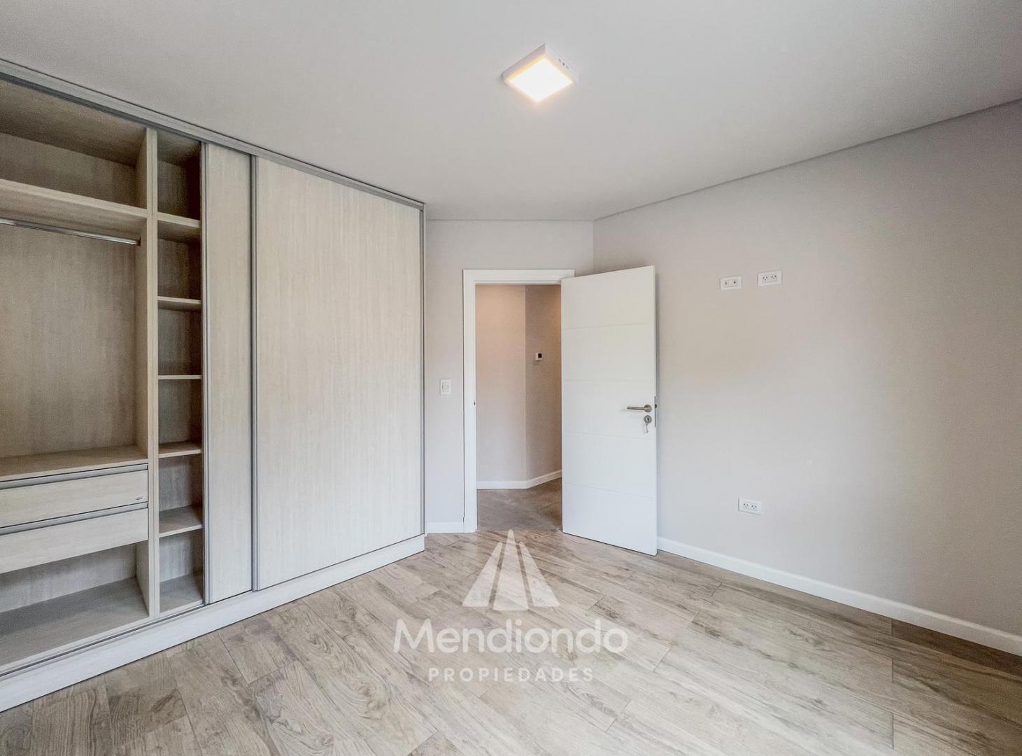 Piso a Estrenar 4 amb. con cochera y terraza con parrilla en Zona Güemes / Los Troncos